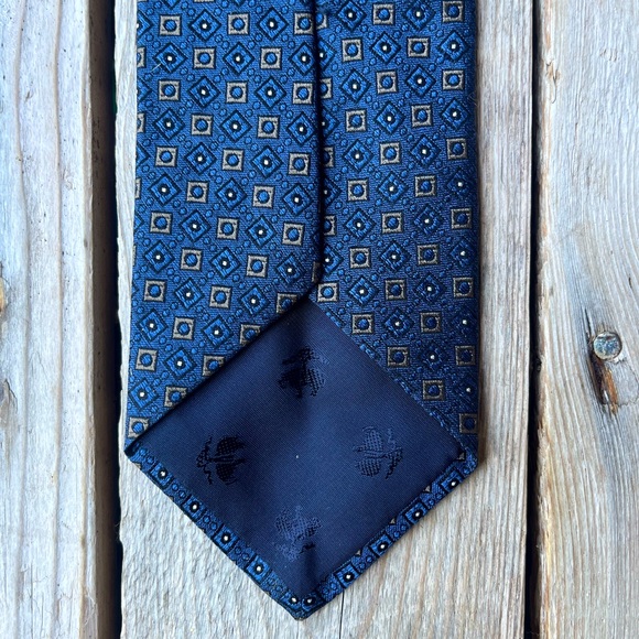 Brooks Brothers Navy & Gold Geometric Silk Tie – Made in USA w/ Italian Fabric - Picture 8 of 13